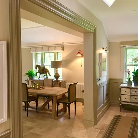 Отель Marlfield House Relais Et Chateaux