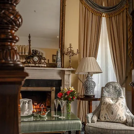 Marlfield House Relais Et Chateaux מלון